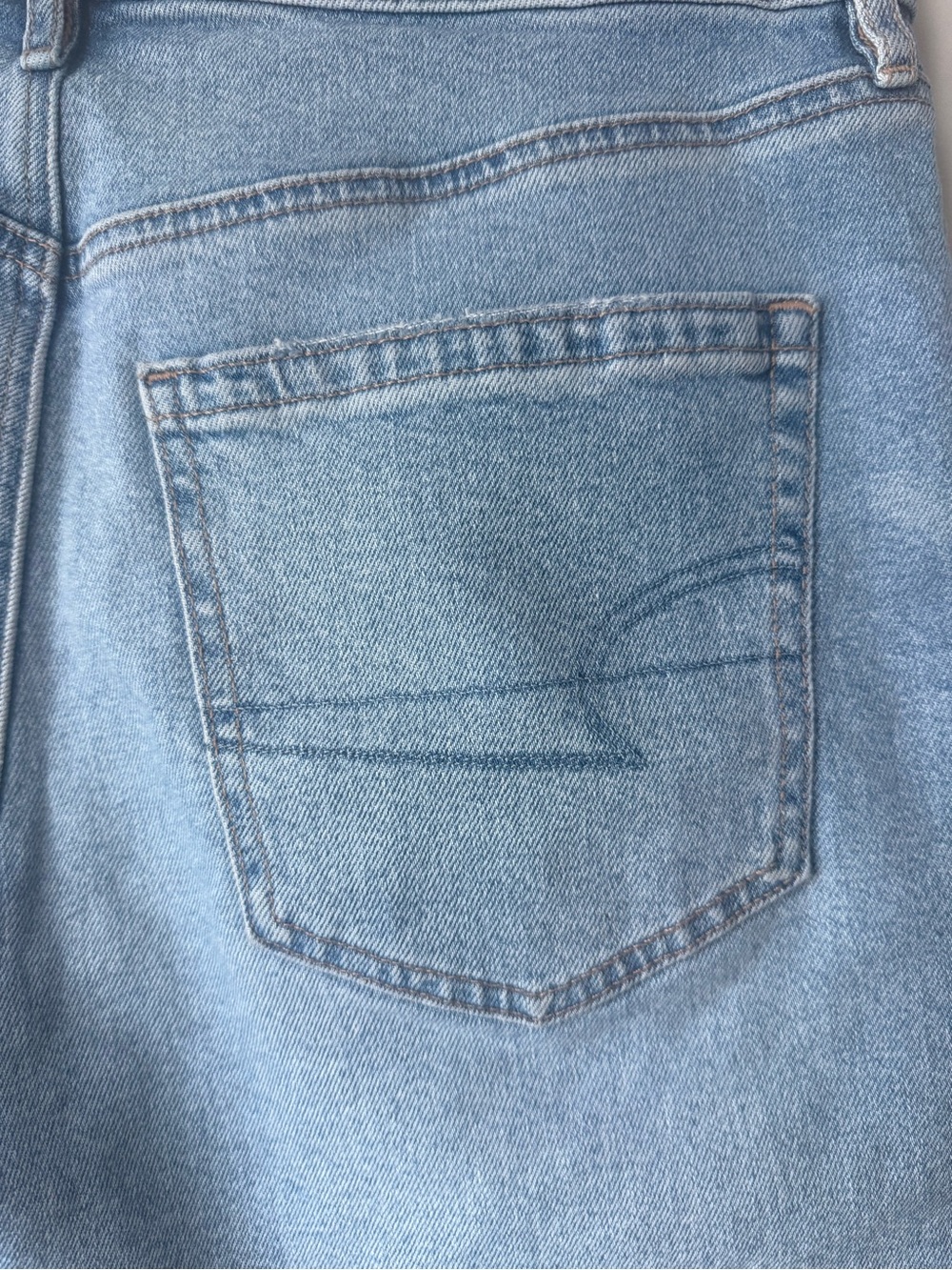 American Eagle Stigrid Relaxed Fit Shorts - Size 6 - Picture 3 of 6